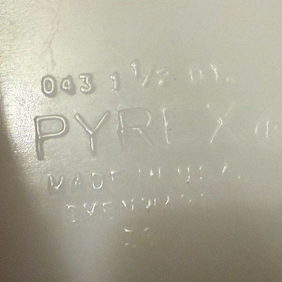 Pyrex Cinderella casserole dish in orange, with a "Sunflower" pattern on the lid - Picture 4 of 4